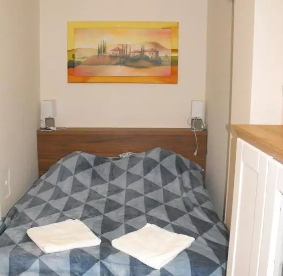 ペンション Ezüsthíd Apartman