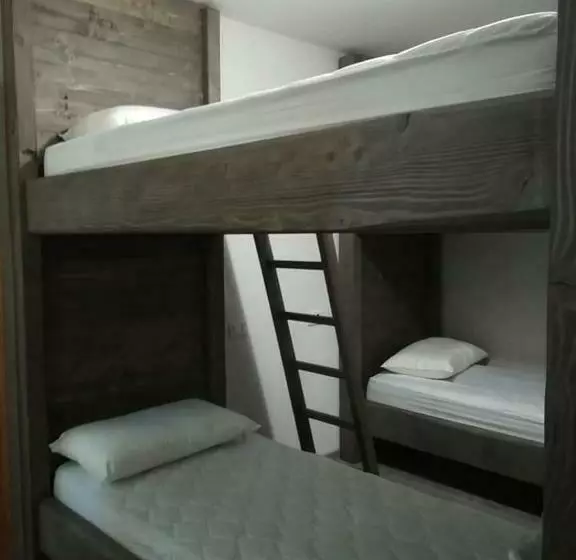 Retkeilymaja Casa Delle Guardie Rifugio