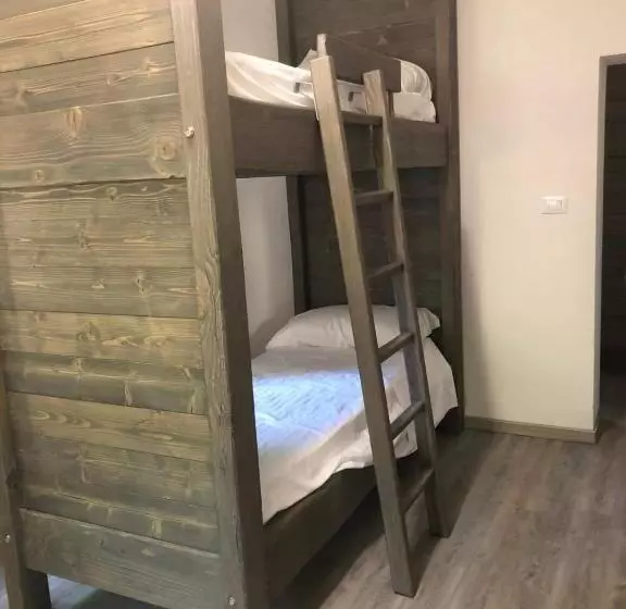 Retkeilymaja Casa Delle Guardie Rifugio