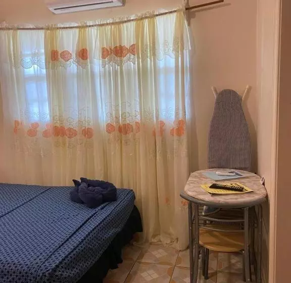 ペンション Beverley's Guest House, Nevis