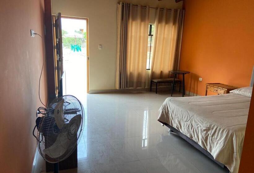 بنسيون Hospedaje La Huega