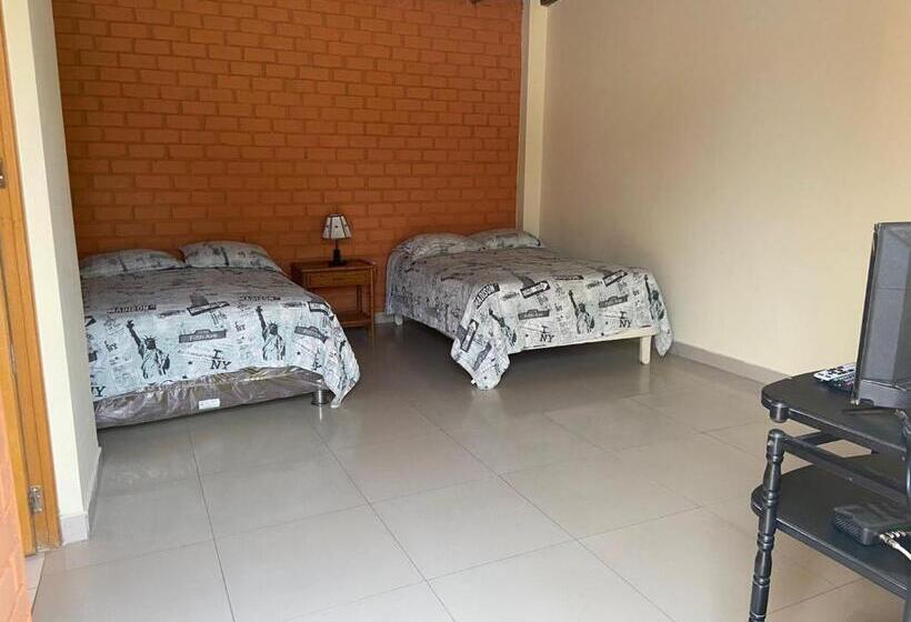 بنسيون Hospedaje La Huega