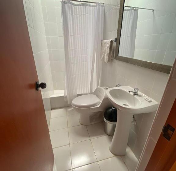 بنسيون Hospedaje La Huega