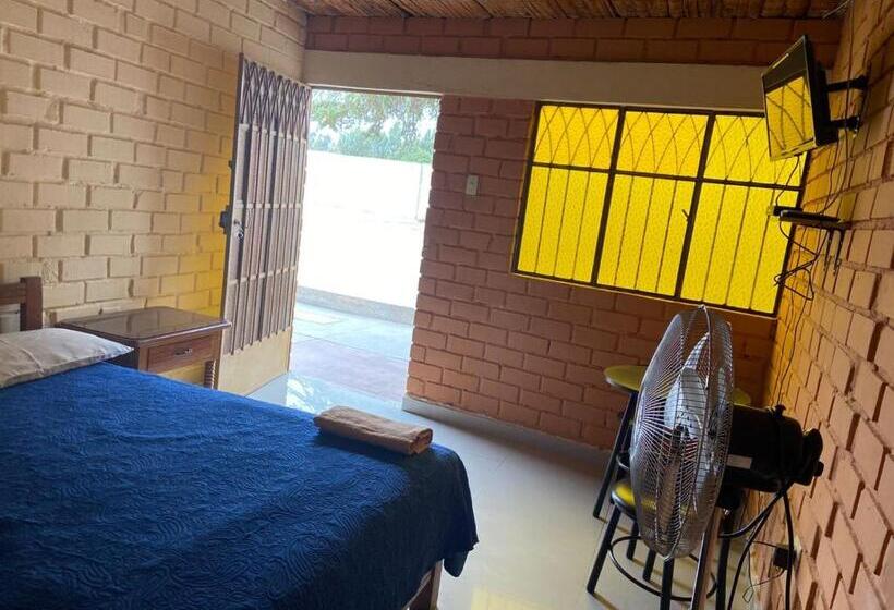 بنسيون Hospedaje La Huega