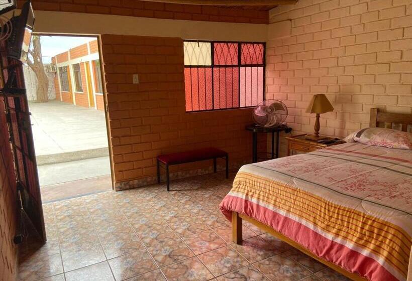 بنسيون Hospedaje La Huega