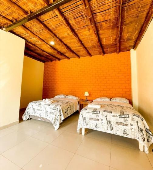 بنسيون Hospedaje La Huega