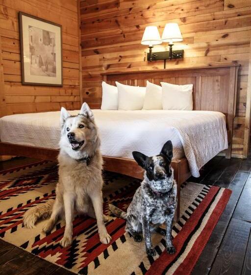 فندق صغير Chama Trails Motel