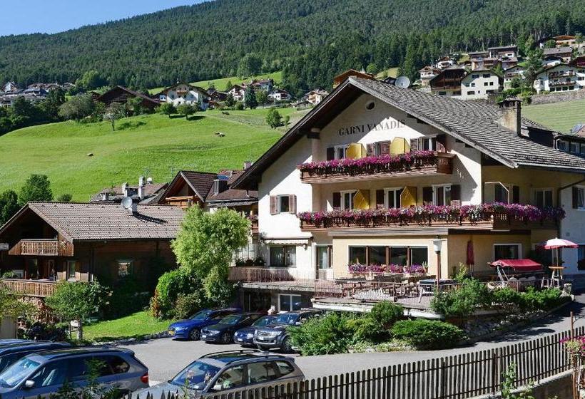 تختخواب و صبحانه Garni Vanadis