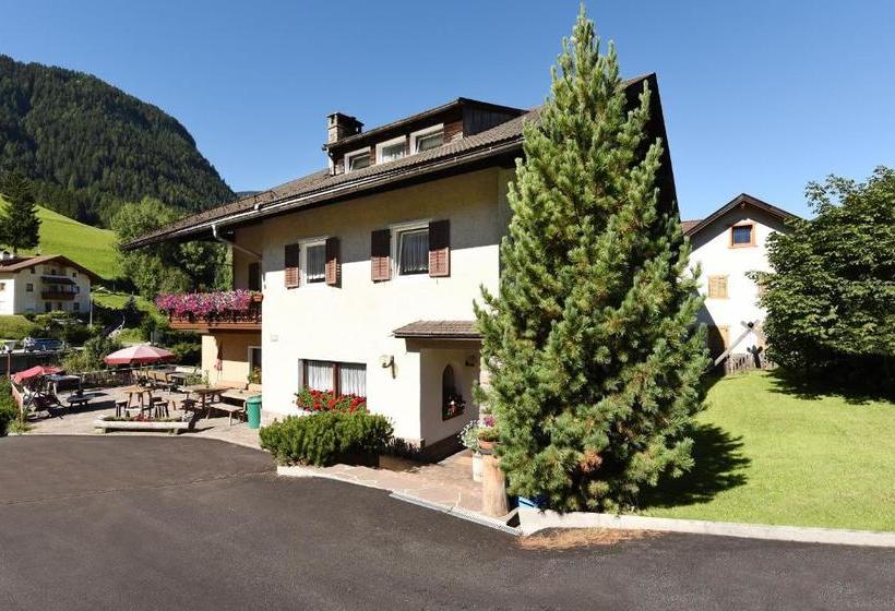 تختخواب و صبحانه Garni Vanadis