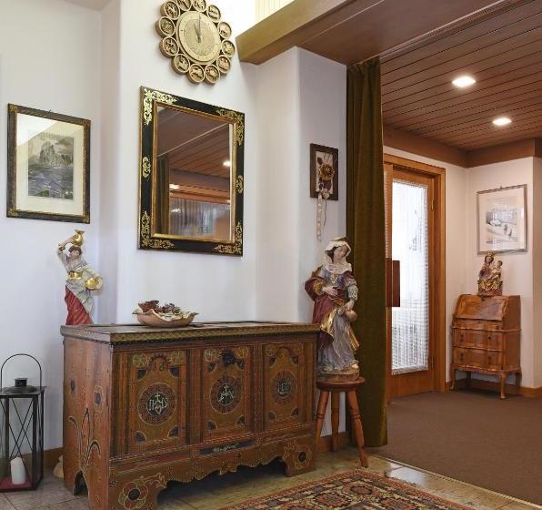 تختخواب و صبحانه Garni Vanadis