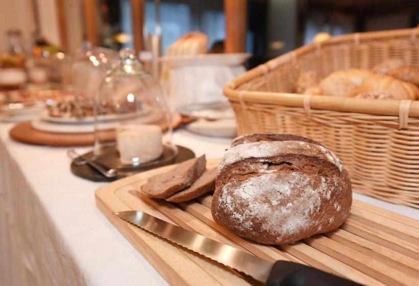 تختخواب و صبحانه Garni Vanadis