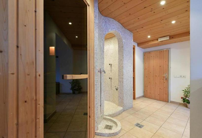 تختخواب و صبحانه Garni Vanadis