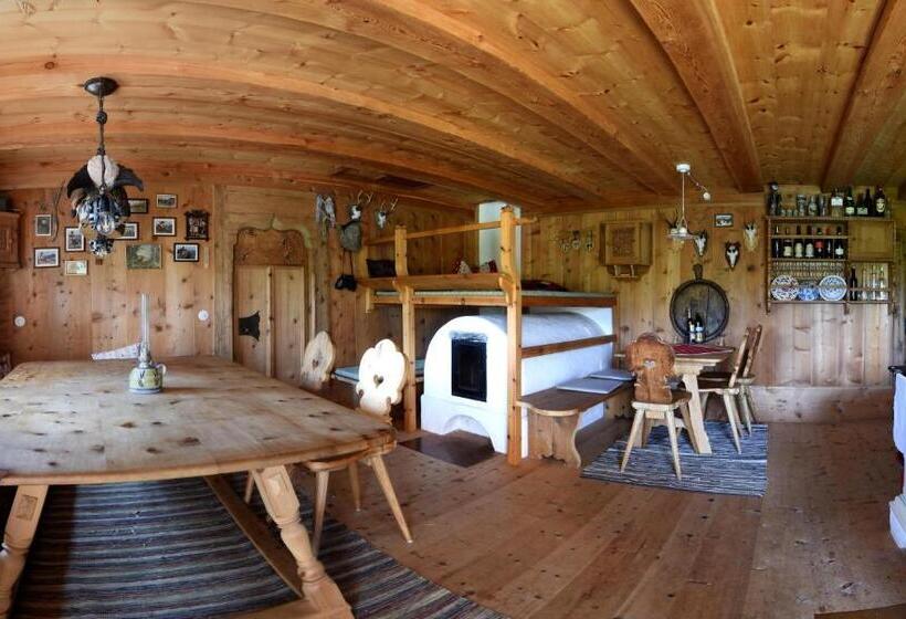 تختخواب و صبحانه Garni Vanadis