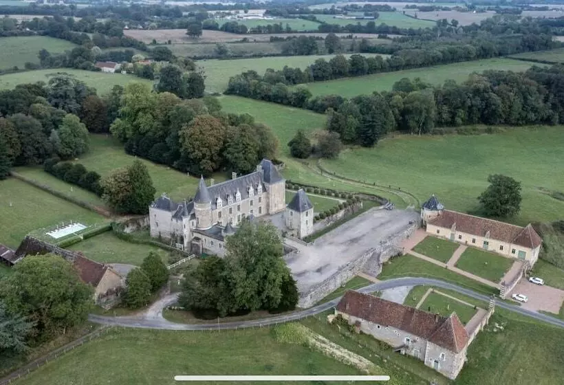 Majatalo Château Des Feugerets