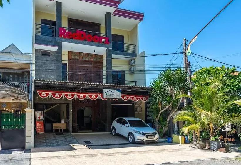 ペンション Reddoorz Syariah @ Ketintang Surabaya