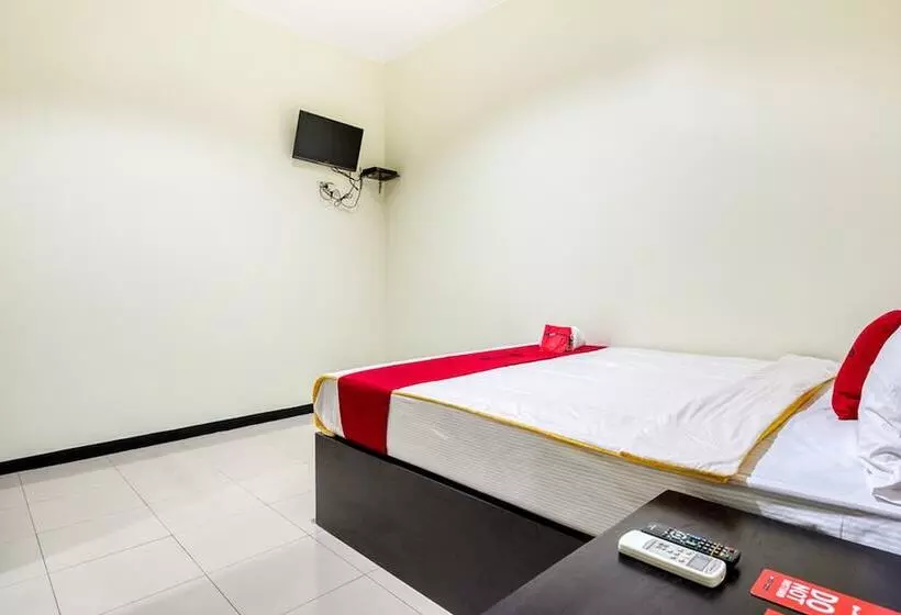 ペンション Reddoorz Syariah @ Ketintang Surabaya