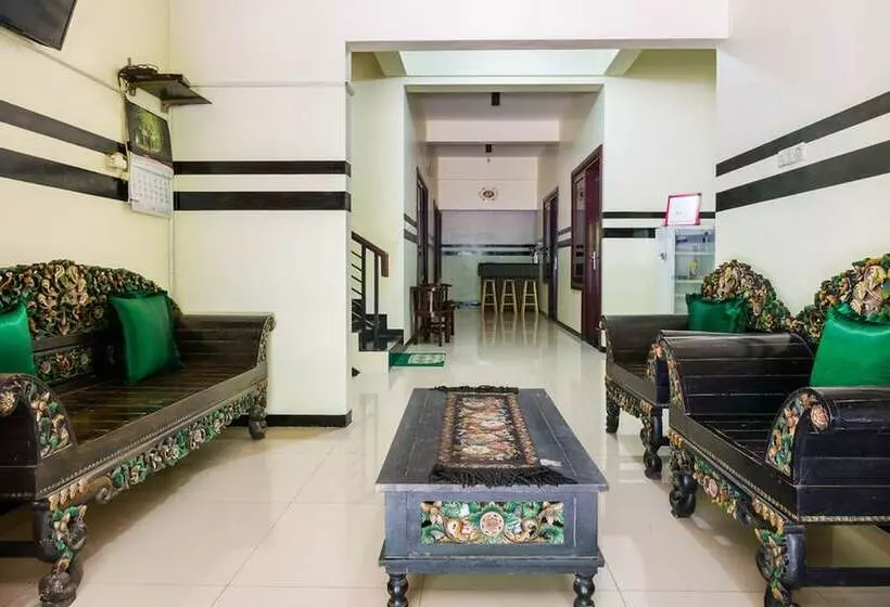 ペンション Reddoorz Syariah @ Ketintang Surabaya