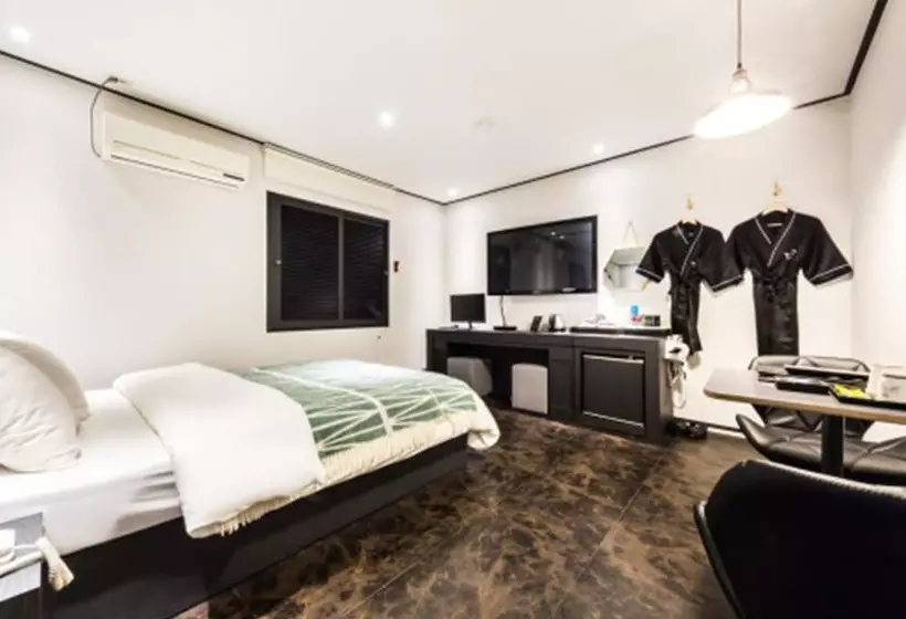 Gugi Motel