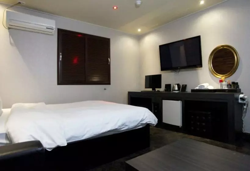 Gugi Motel
