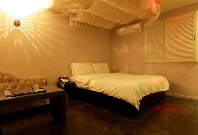 Gugi Motel
