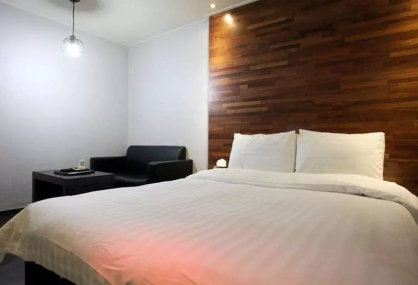 Gugi Motel