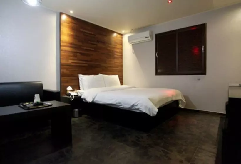 Gugi Motel