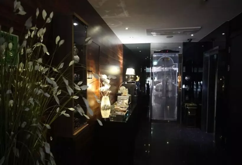 Gugi Motel