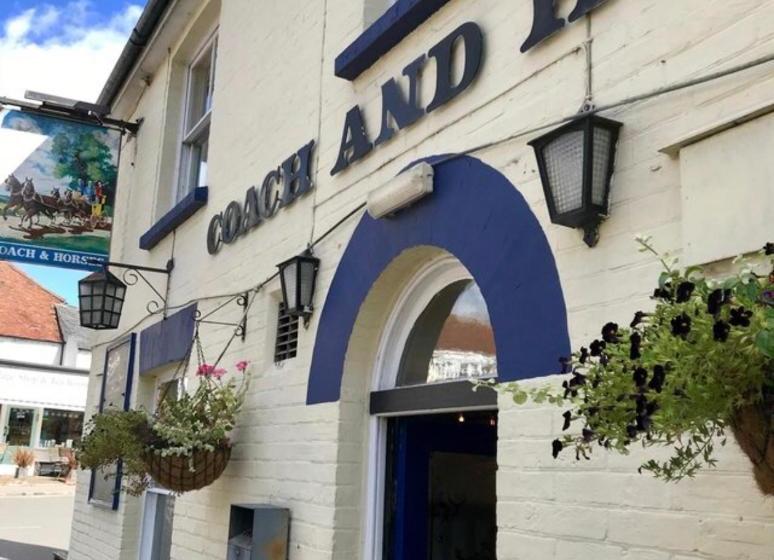 هاستل The Coach And Horses Of Compton