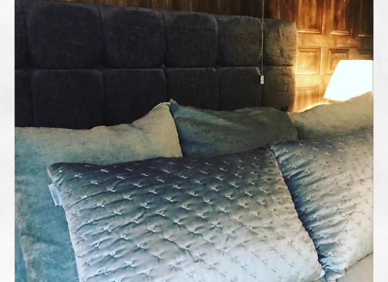 هاستل The Coach And Horses Of Compton