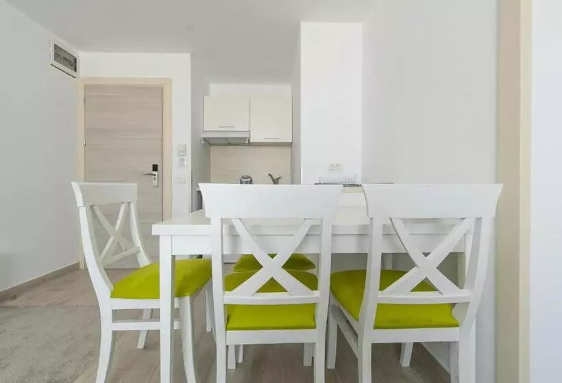 Zip Apartments