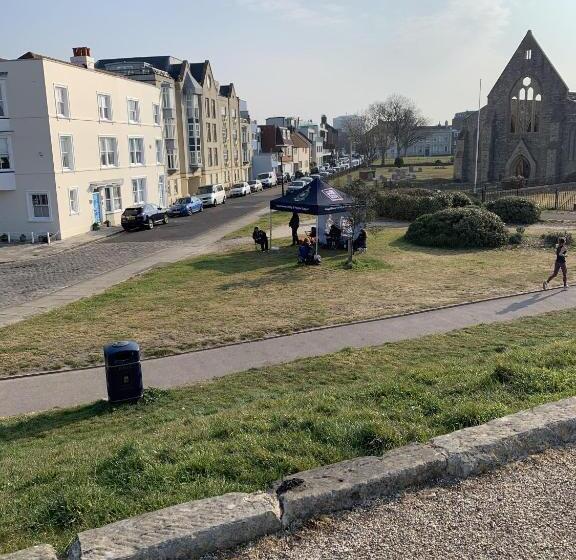 住宿加早餐  The Wellington Restaurant And Bar