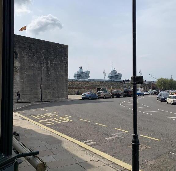 住宿加早餐  The Wellington Restaurant And Bar