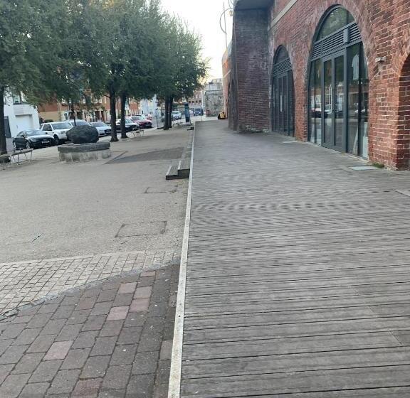 住宿加早餐  The Wellington Restaurant And Bar