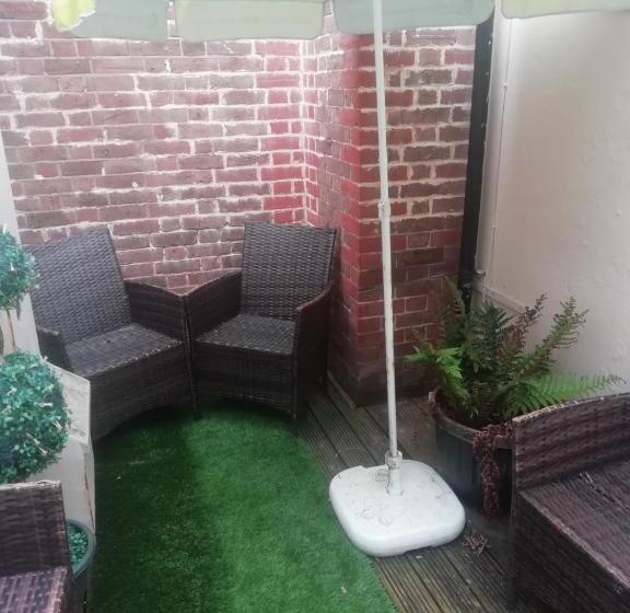 住宿加早餐  The Wellington Restaurant And Bar