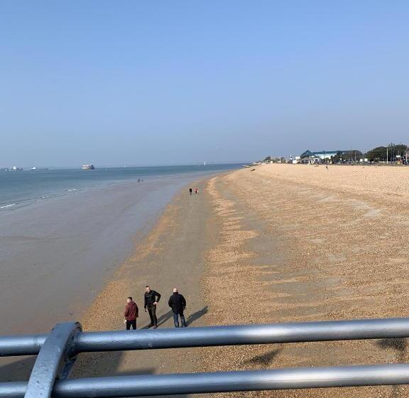 住宿加早餐  The Wellington Restaurant And Bar