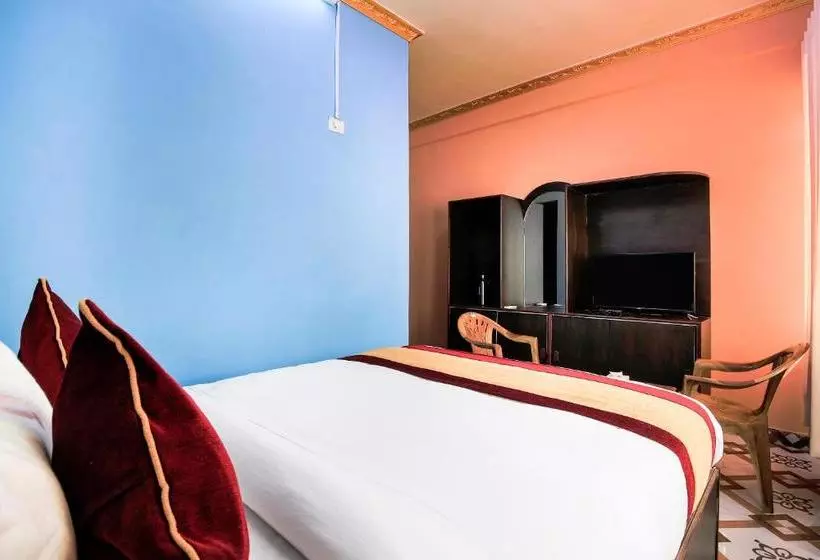 Hotel Oyo 401 New Star & Restaurant