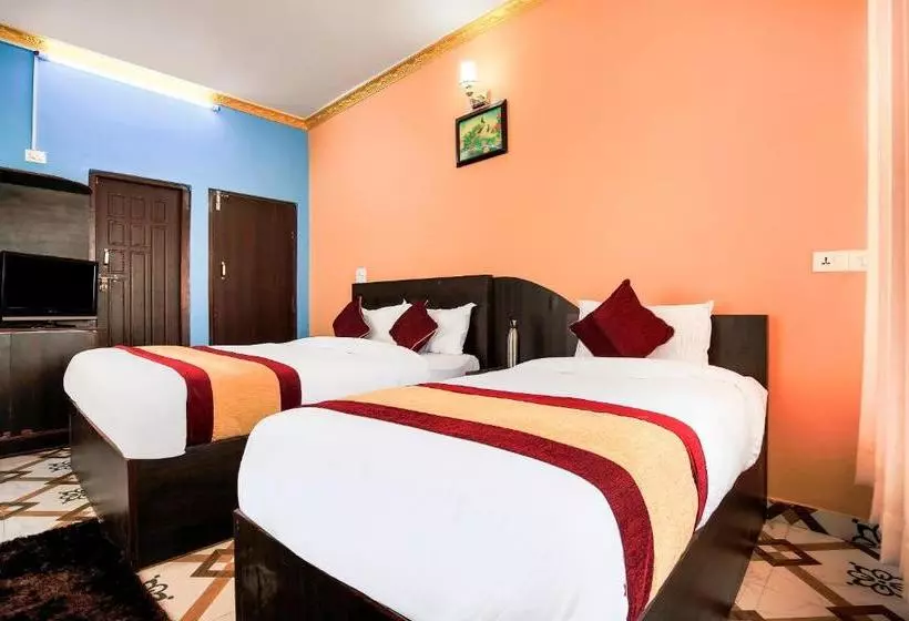 Hotel Oyo 401 New Star & Restaurant