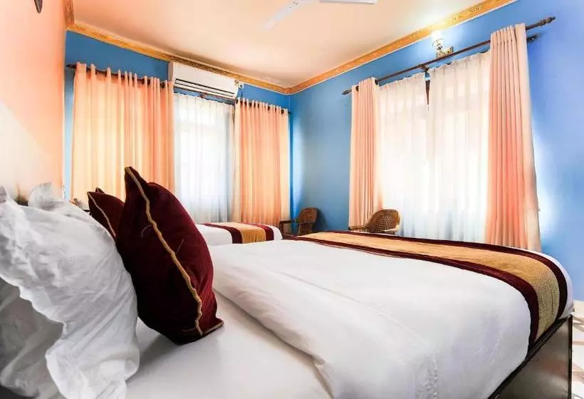 Hotel Oyo 401 New Star & Restaurant