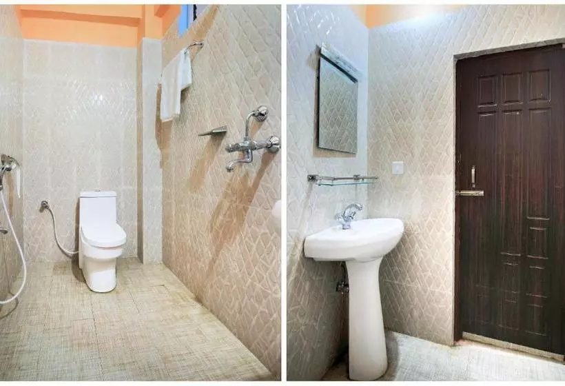 Hotel Oyo 401 New Star & Restaurant