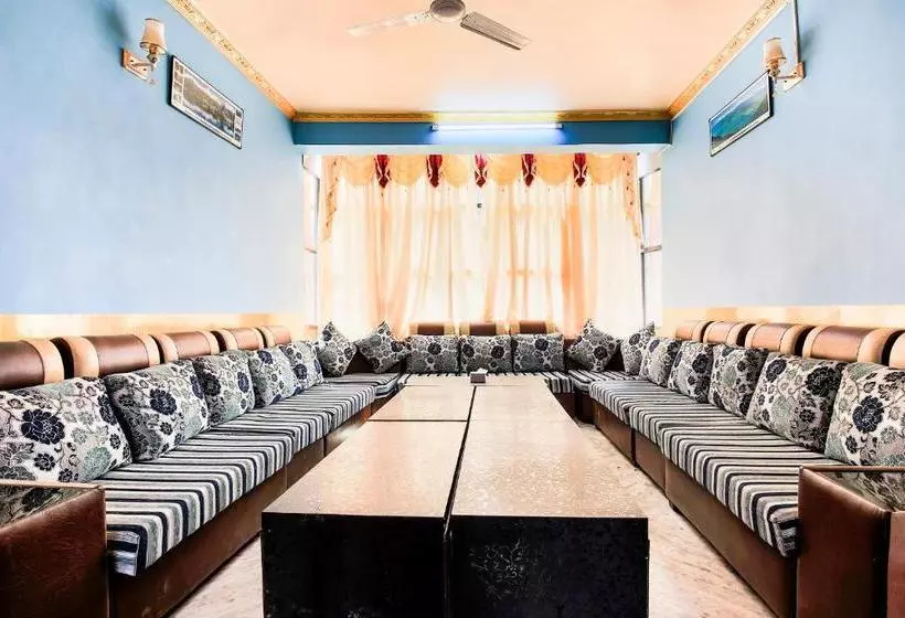 Hotel Oyo 401 New Star & Restaurant