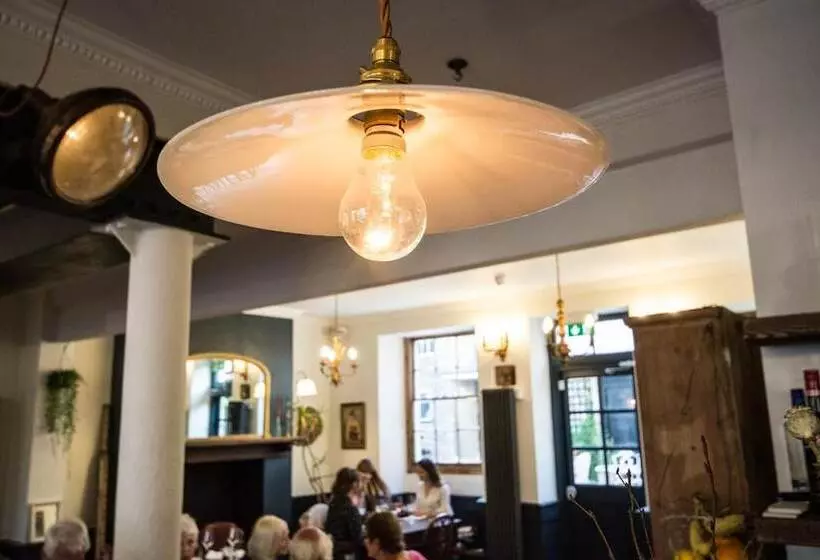 Hotelli The Crooked Swan