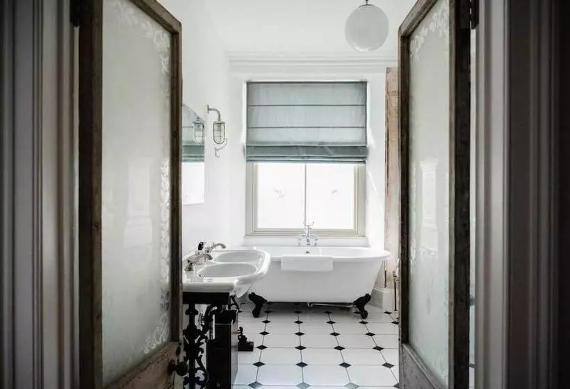 Hotelli The Crooked Swan