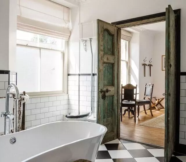 Hotelli The Crooked Swan