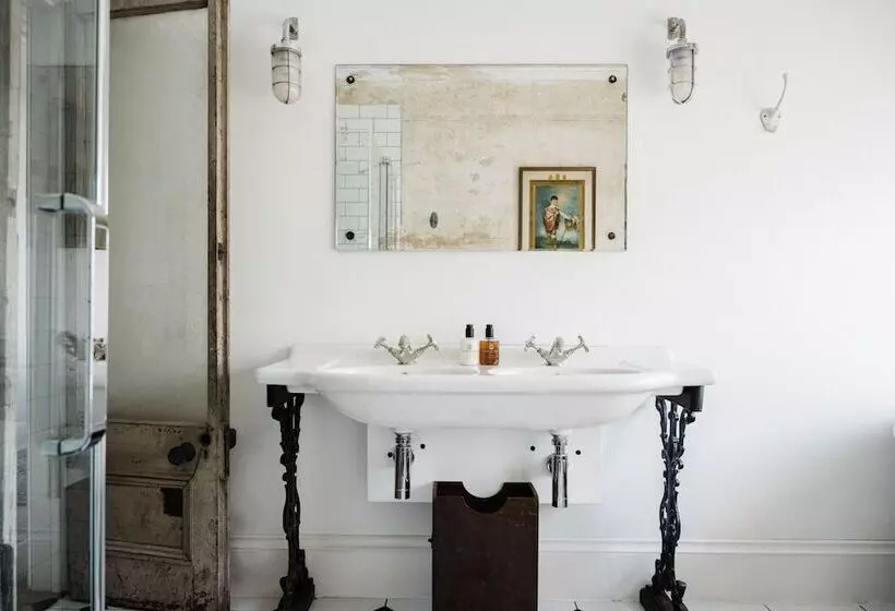 Hotelli The Crooked Swan