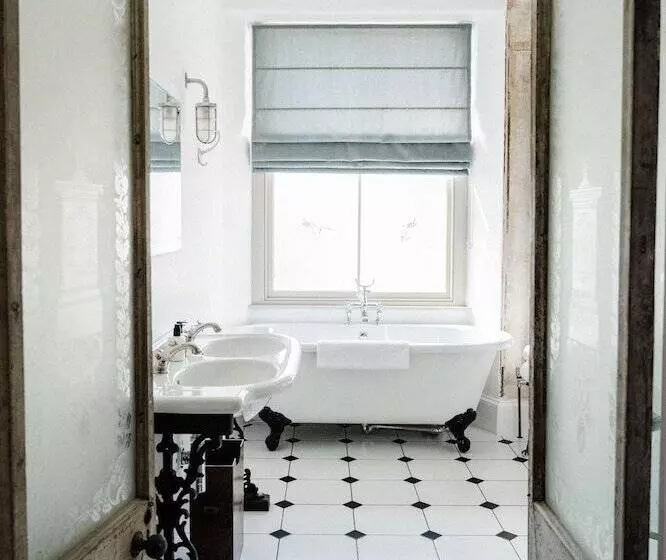 Hotelli The Crooked Swan