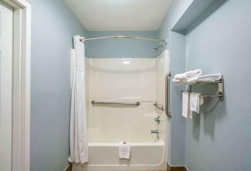 בית מלון כפרי Baymont By Wyndham Gallatin