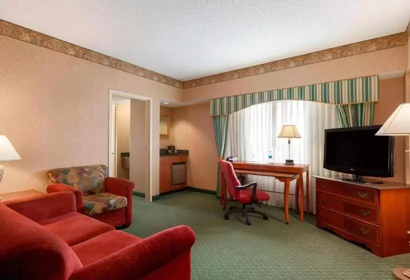 Radisson Hotel Cedar Rapids