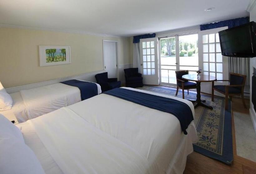 Отель Colonial Inn Harbor Springs