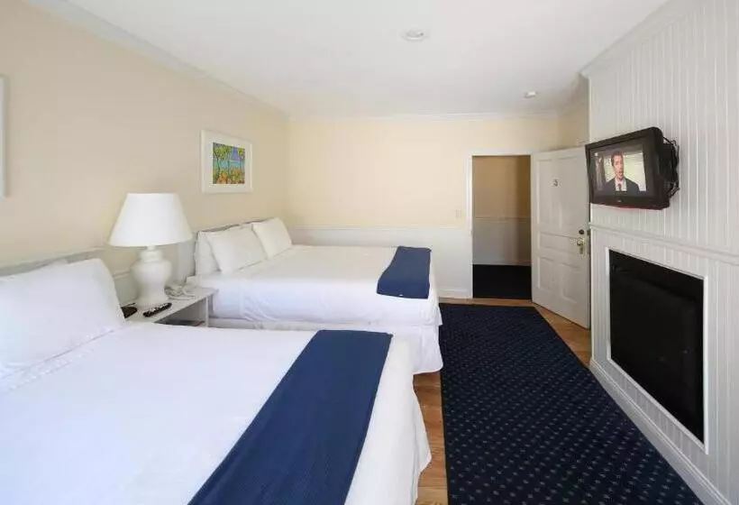 فندق Colonial Inn Harbor Springs