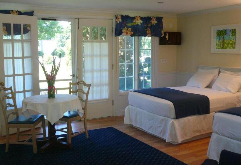 Отель Colonial Inn Harbor Springs